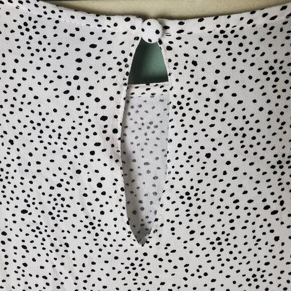 Torrid Womens White Black Dot Crepe Ruched Short Sleeve Blouse Top Size 5 - Picture 4 of 7